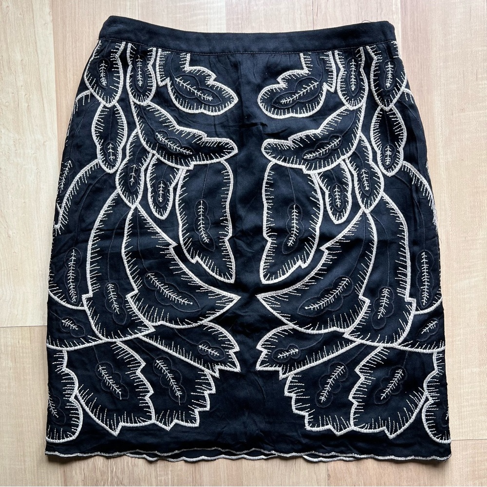 Hem & Thread black and white embroidered floral patterned scalloped midi skirt